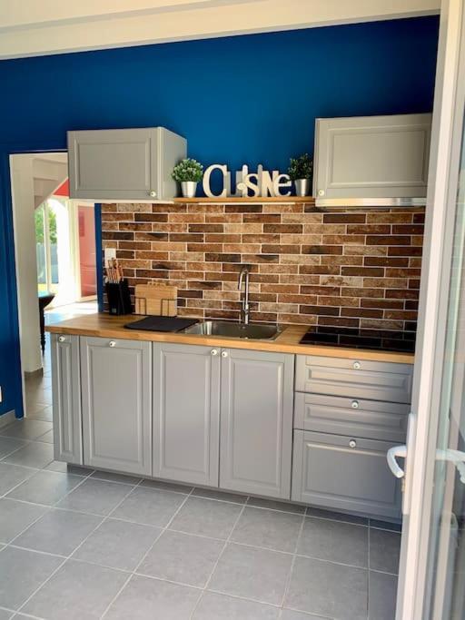 Maison Bord De Mer Dans La Petite Irlande オーデルヴィル エクステリア 写真